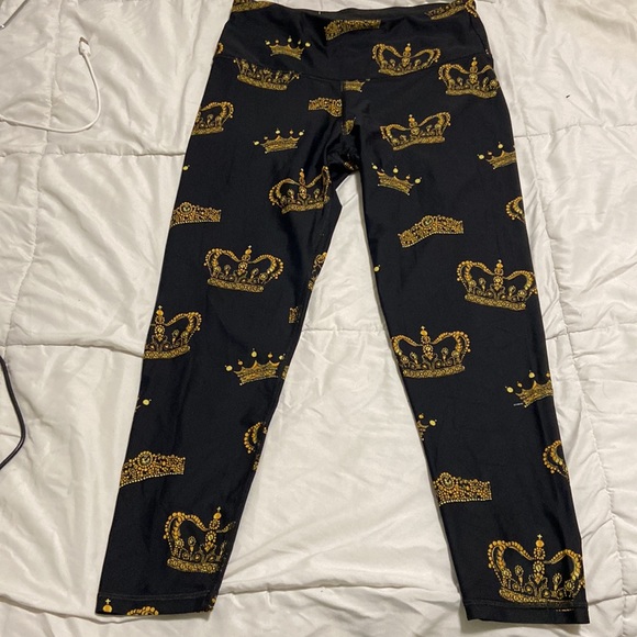 Queens crown Victoria secret performance leggings - Picture 3 of 3